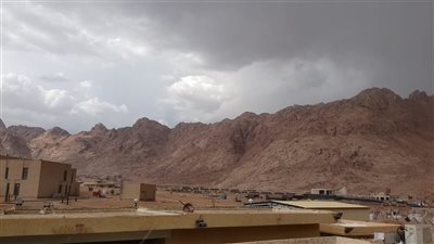 سحب ركامية وتوقعات بسقوط أمطار وسيول على مدينة سانت كاترين
