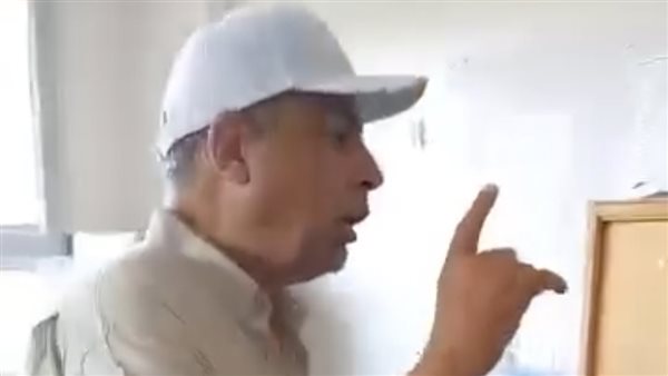 محافظ المنيا خلال