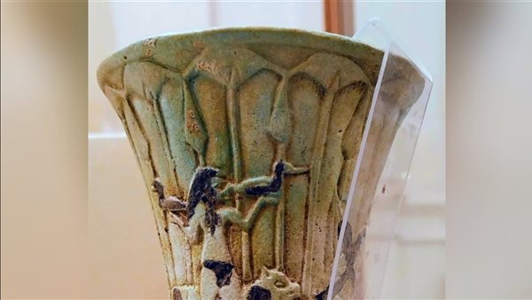  كأس نادر على شكل