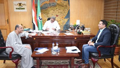 محافظ الفيوم يلتقي أعضاء مجلسي النواب والشيوخ لبحث مطالب المواطنين