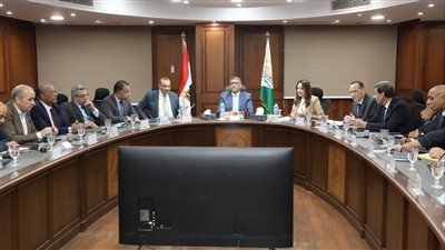محافظ الجيزة يترأس اجتماع اللجنة التيسيرية لمشروع تطوير منطقة الكيت كات
