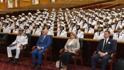 أكاديمية الشرطة تنظم دورة تدريبية للطالبات للتدريب على فحص وثائق السفر وكشف الوثائق المزورة 