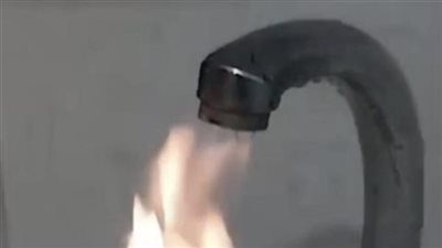 مياه البحيرة تبدأ اليوم تغيير خط المياه بشارع الطالبين بقرية شرنوب بأنابيب بولي إيثيلين