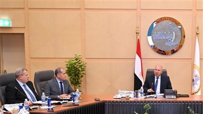 وزير النقل يوجه بضرورة إحكام أعمال النظافة خلال رحلات جميع القطارات قبل انطلاقها