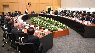 كامل الوزير يوجه بإعداد قاعدة بيانات بالمطالب والتحديات والفرص المرتبطة بتوطين صناعة السيارات