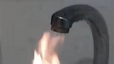 القصة الكاملة لاشتعال النيران من حنفيات منازل قرية شرنوب بالبحيرة.. وشركة مياه الشرب تكشف الكواليس