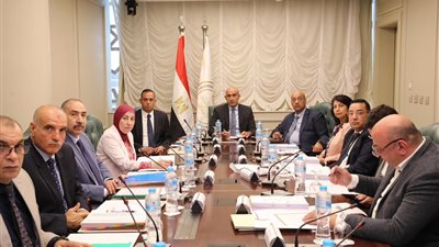 التعليم تناقش الدعم الإضافي للمشروعات التعليمية ومراكز ذوي الاحتياجات الخاصة في اجتماع صندوق التمويل