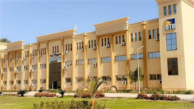 ما هي كلية تكنولوجيا الصناعة والطاقة وعدد أقسامها؟ | تفاصيل