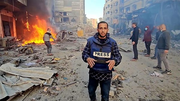 الصحفي الراحل أنس