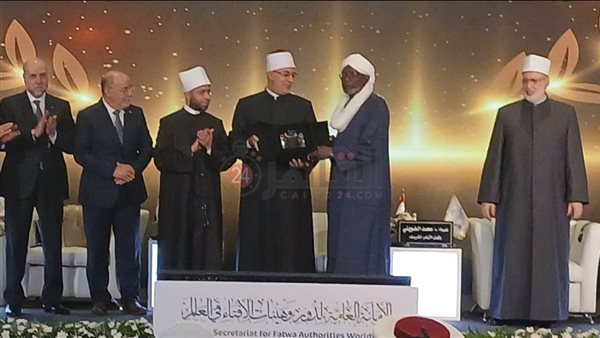 مفتي تشاد خلال منحه