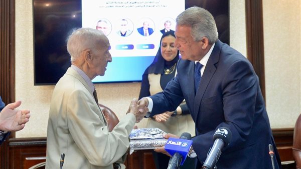 خلال التكريم 