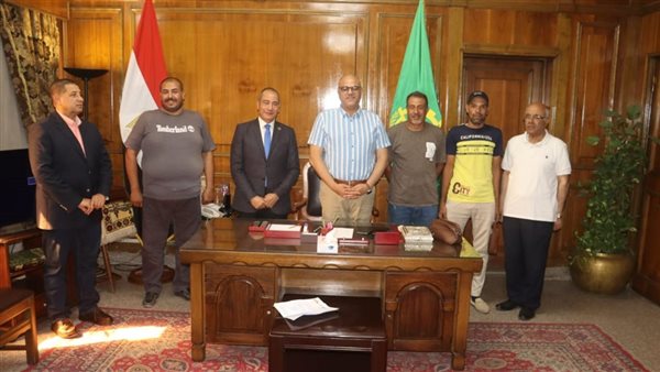 محافظ القليوبية يكرم