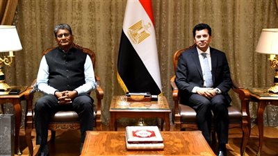 وزير الشباب والرياضة يلتقي بسفير الهند لدى القاهرة لبحث التعاون المشترك