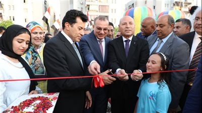 وزير الشباب ومحافظ القاهرة ورئيس صندوق التنمية يفتتحون حمام سباحة نصف أوليمبي بمركز التنمية الشبابية بالأسمرات
