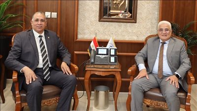 اللواء جمال عوض يلتقي نقيب المحامين لبحث التعاون في ملف التأمينات الاجتماعية