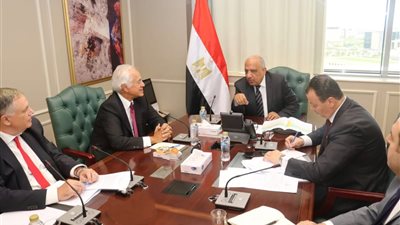 مصر تبحث تسريع الربط الكهربائي مع أوروبا.. ووزير الكهرباء: المشروع يجعلنا مركزًا إقليميًا للطاقة