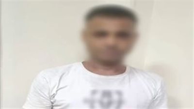 ضبط قائد سيارة لسيره برعونة وارتكابه أفعالًا منافية للآداب لأحد الأشخاص بالقاهرة