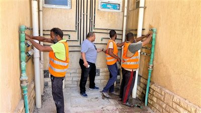 جهازا مدينتي قنا ودمياط الجديدتين ينفذان حملتين لإزالة وصلات المياه المخالفة وتحصيل المتأخرات