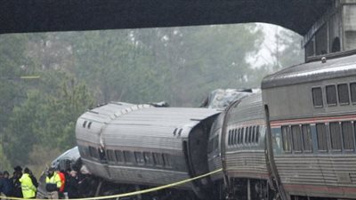 انقلاب قطار بعد خروجه عن مساره بولاية تكساس الأمريكية