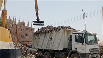 محافظ أسيوط: حملة موسعة لتطهير ونزع الحشائش من الترع والمصارف لضمان وصول المياه للأراضي الزراعية