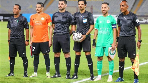 طاقم تحكيم المباراة