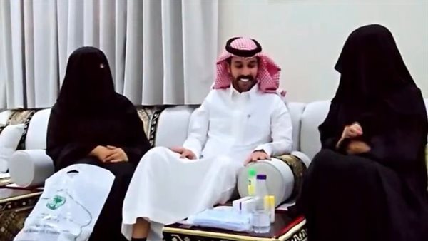 زوج سعودي يتبرع لزوجته
