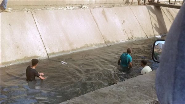 البحث عن جثمان طفل