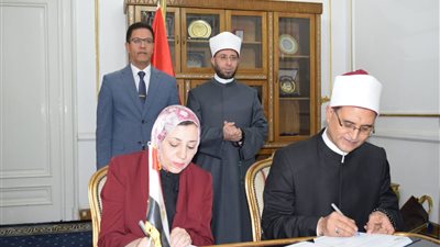 للتعاون بمجال الدعوة ومواجهة التطرف: وزير الأوقاف ورئيس جامعة بنها يشهدان توقيع بروتوكول تعاون الجامعة ومديرية الأوقاف بالقليوبية