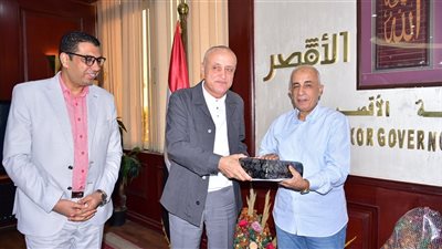 محافظ الأقصر: الإسراع في تقنين أراضي الدولة أولوية لدعم التنمية وزيادة موارد المحافظة