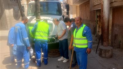 مياه الفيوم تواصل تنفيذ خطتها الدورية لتطهير شبكات الصرف وصيانة محطات الرفع