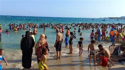 بسبب اضطراب الملاحة البحرية.. مصيف مدينة بلطيم يناشد المواطنين الحذر من البحر