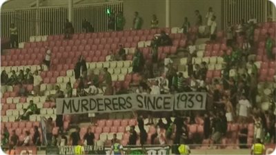 إسرائيل تقتل والعالم صامت.. هجوم بالحجارة على مشجعي فريق مكابي حيفا الإسرائيلي في بولندا 