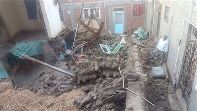 إزالة منزل آيل للسقوط يهدد سلامة المواطنين في قرية دراجيل بالمنوفية