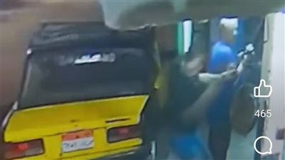  الأجهزة الأمنية تفحص فيديو لقيام شابين بسرقة هاتف محمول من مسن بالإسكندرية