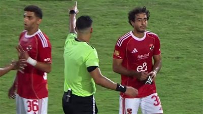 لجنة الحكام تحسم موقفها من طلب الأهلي سماع تسجيل الـ VAR في واقعة طرد محمد هاني