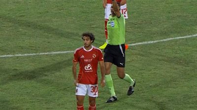 اجتماع مرتقب.. شوبير يكشف مصير البطاقة الحمراء لـ محمد هاني خلال مباراة فاركو 