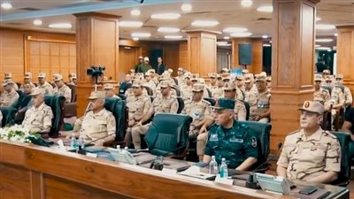 وزير الدفاع يشهد المرحلة الرئيسية للمشروع الاستراتيجي التعبوي لهيئة الاستخبارات العسكرية
