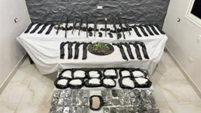 صفقة أسلحة ومخدرات.. ضبط تاجري سلاح بحوزتهما 8 بنادق وذخيرة و20 فرش حشيش في قنا