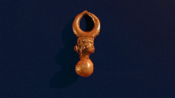  قلادة أثرية فريدة