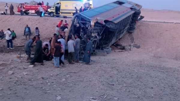 تصادم أتوبيس مع جرار