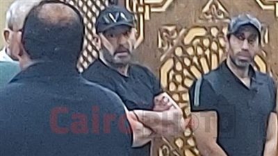 أحمد السقا وكريم العدل وياسر جلال يقدمون واجب العزاء في مدير التصوير تيمور تيمور