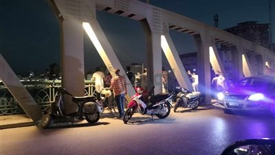 انتشال جثمان شخص ألقى بنفسه من أعلى الكوبري المعدني بدمياط