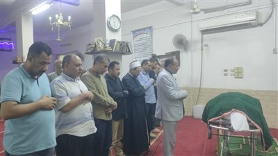 وفد من جامعة الأزهر يؤدي صلاة الجنازة على شهيدة الواجب رئيس هيئة تمريض مستشفى سيد جلال