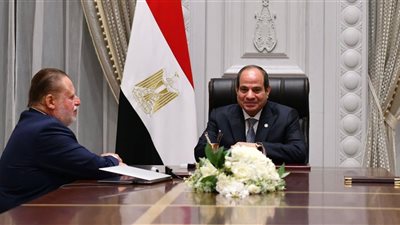 السيسي يجتمع مع محافظ البنك المركزي ويوجه بتعزيز الحوافز للاستفادة من الفرص الاقتصادية المتاحة