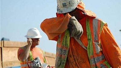 23.1 % نسبة انخفاض أعداد العاملين الأجانب بالقطاعين الحكومي والعام