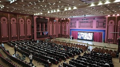 نائب رئيس القنوات الإقليمية: شيخ الأزهر يقدم القدوة للجميع في نشر الفكر المستنير والتقارب بين الشعوب