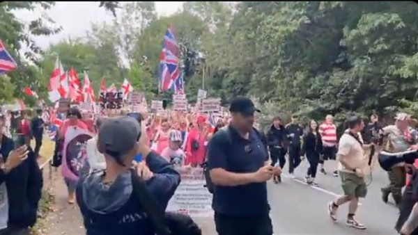 مطالب في بريطانيا