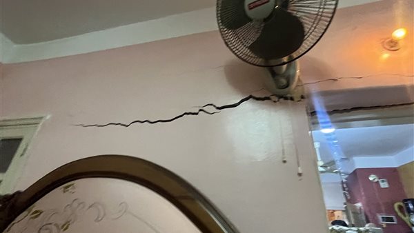 جانب من التصدعات