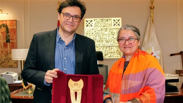 وزير الثقافة والدكتورة