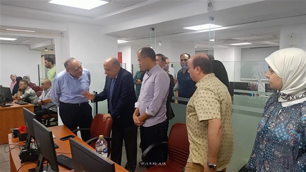 وزير الكهرباء خلال